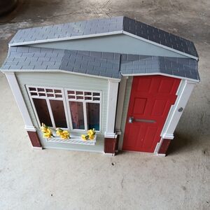 Vintage 2005 Barbie Totally Real Fold-up Dollhouse
